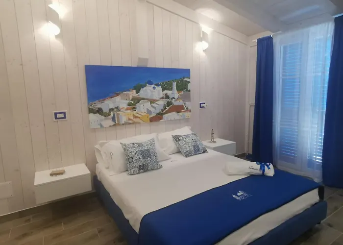 Oda ve Kahvaltı Santorini